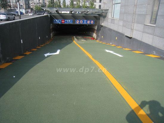 铺砂止滑坡道地坪-欧进建材www.dp7.cn